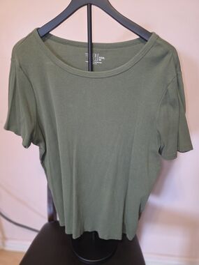 Time and Tru Olive Green Short Sleeve Tee